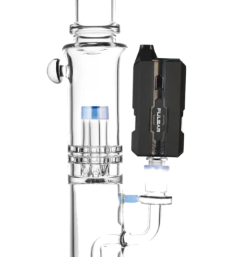 Pulsar Duplo Cart H2O Doble Cartucho 510 8 Pulsar Duplo Cart H2O conectado a un bong de vidrio de 14 mm